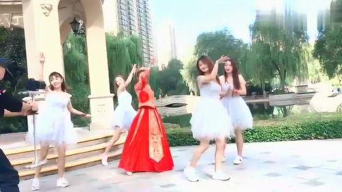 国产新娘伴娘在线视频,一场别开生面的婚礼盛宴